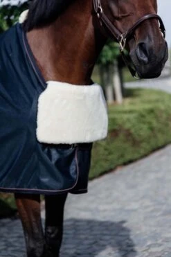 Kentucky Horsewear Horse Bib Lammfell Brustschutz -Reitsportprodukte Geschäft 333273 NAT 1