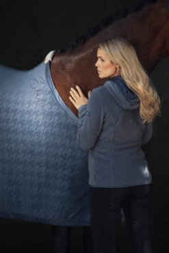 Eskadron Essence 22/23 Fleece Stamp Abschwitzdecke -Reitsportprodukte Geschäft 342553 DLB 3