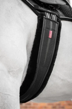 LeMieux Anatomischer Sattelgurt Mit Fleeceüberzug -Reitsportprodukte Geschäft N7QQ3 099 03